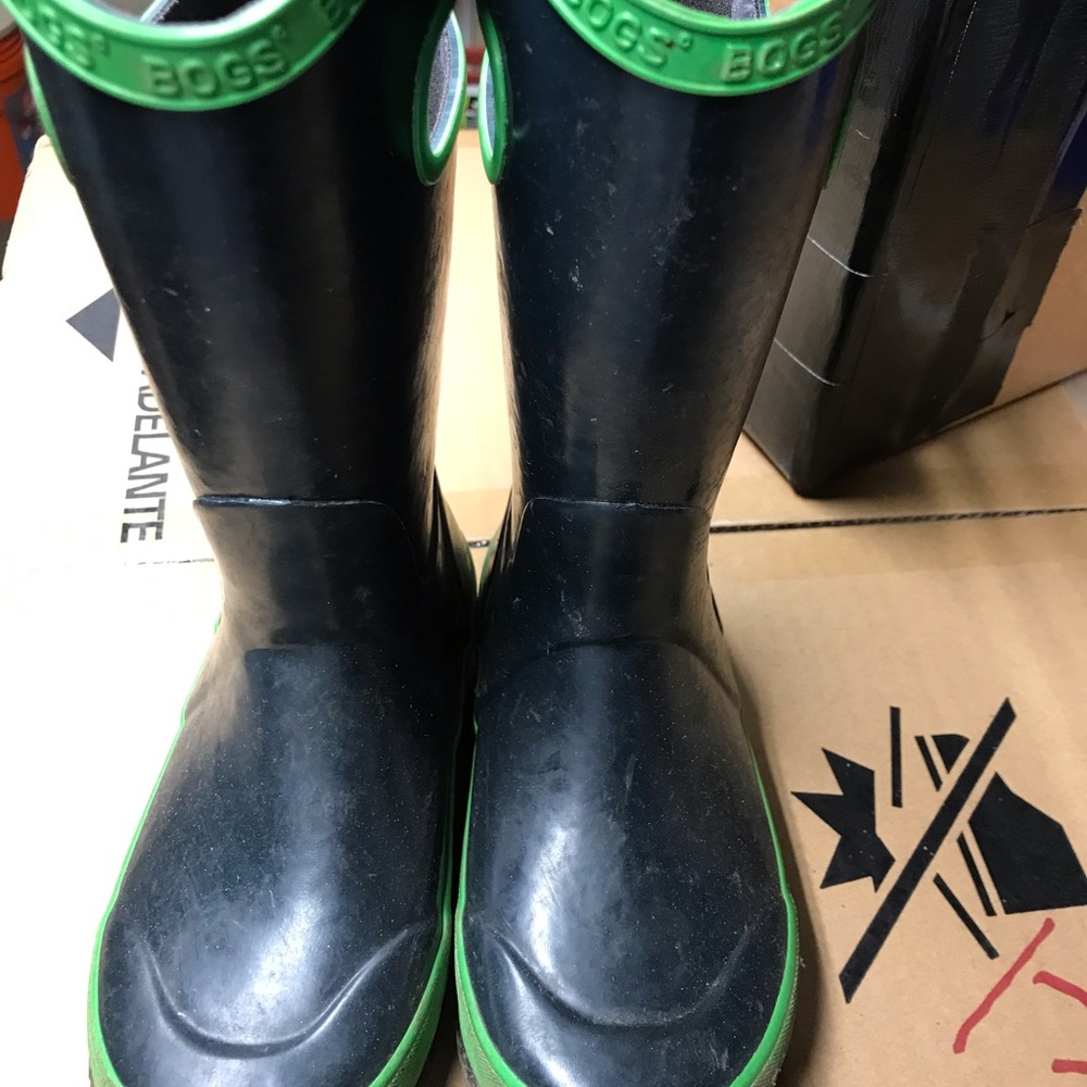 Bogs kids boot excellent condition size 12